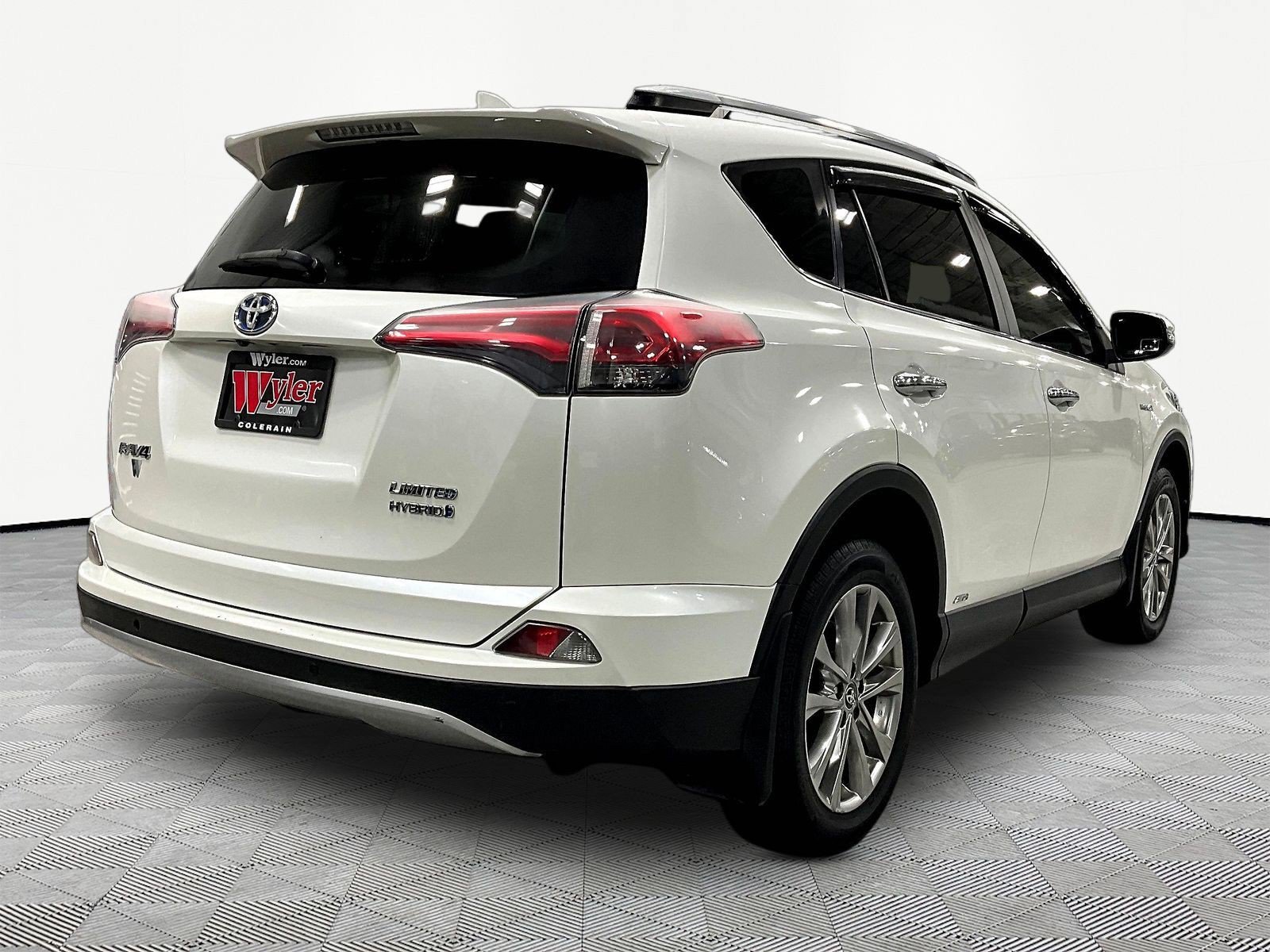 Used 2017 Toyota RAV4 Limited w/ Advanced Technology Package AWD/4WD image 6