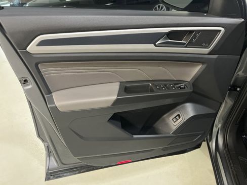 Used 2023 Volkswagen Atlas SEL Premium image 18