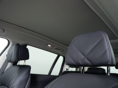 Used 2025 BMW X7 xDrive40i w/ Premium Package image 11