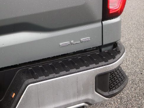 New 2025 GMC Sierra 1500 SLE image 7