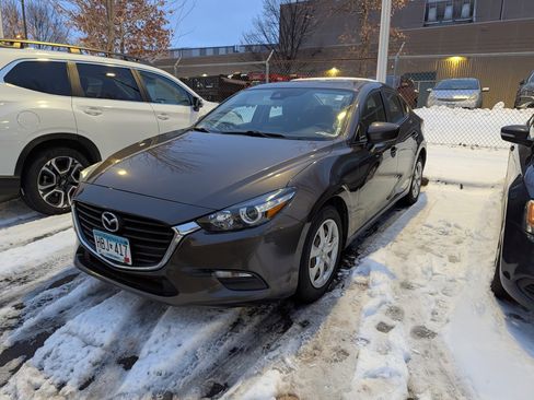 Used 2018 MAZDA MAZDA3 Sport image 3