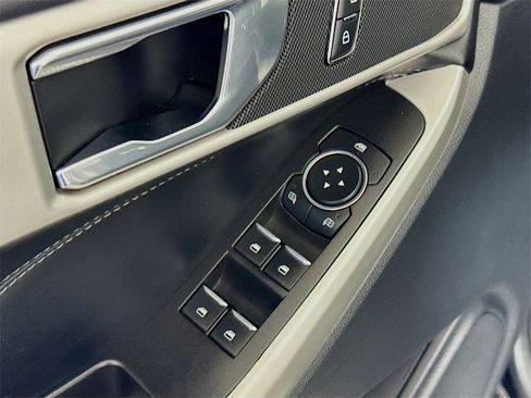 Used 2020 Ford Explorer XLT w/ Equipment Group 202A image 17