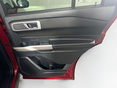 Used 2020 Ford Explorer XLT image 31