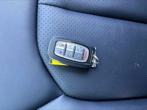 Used 2025 Chrysler Pacifica Select FWD image 12