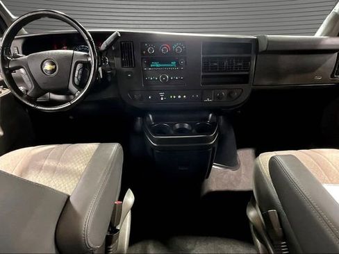 Used 2021 Chevrolet Express 2500 LT w/ LT Preferred Equipment Group RWD image 7