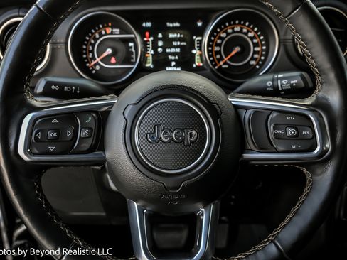 Used 2021 Jeep Gladiator Overland image 21