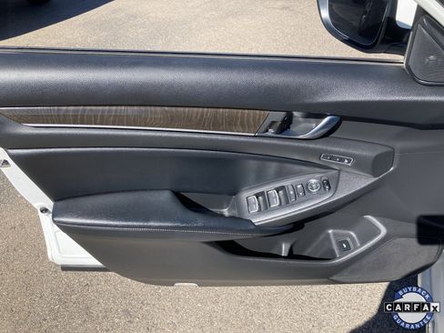 Used 2018 Honda Accord Touring image 10