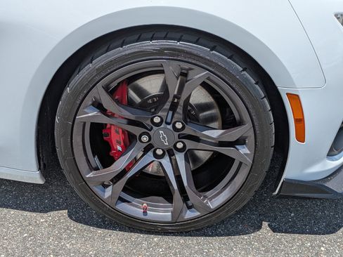 Used 2020 Chevrolet Camaro SS RWD image 11