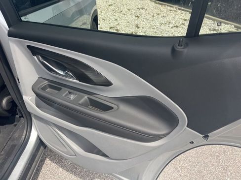 Used 2022 GMC Terrain SLT w/ LPO, Floor Liner Package FWD image 8