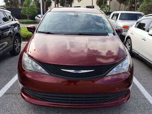 Used 2018 Chrysler Pacifica L FWD image 5