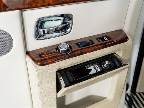 Used 2016 Rolls-Royce Phantom Sedan image 39