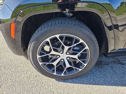Used 2024 Jeep Grand Cherokee Summit AWD/4WD image 12