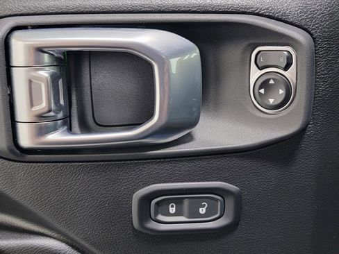 Used 2024 Jeep Wrangler Rubicon w/ Convenience Group image 28