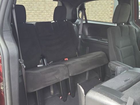 Used 2019 Dodge Grand Caravan SE FWD image 21