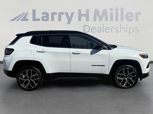 Used 2025 Jeep Compass Limited w/ Elite Group AWD/4WD image 6