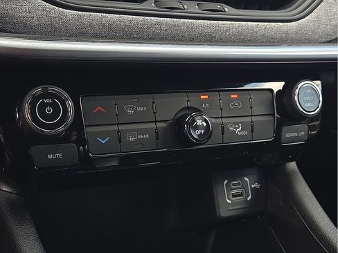 Used 2025 Jeep Compass Sport AWD/4WD image 14