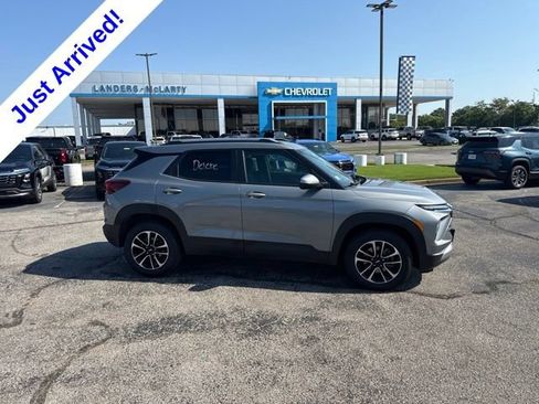 Used 2025 Chevrolet TrailBlazer LT AWD/4WD image 4