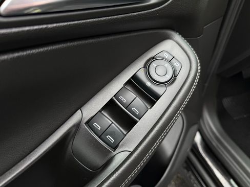 Used 2024 Buick Encore GX Sport Touring image 37