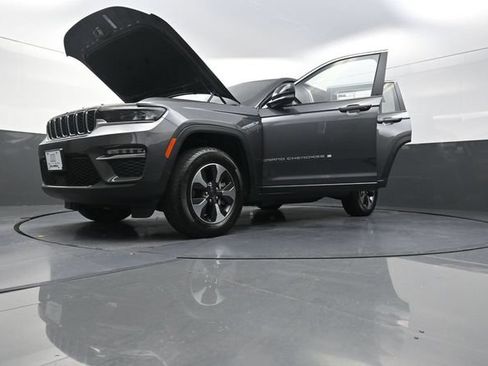 Used 2023 Jeep Grand Cherokee 4WD 4xe image 31