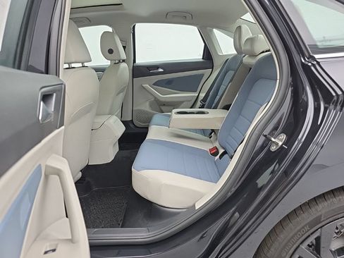 Used 2025 Volkswagen Jetta SE w/ Sunroof Package FWD image 45