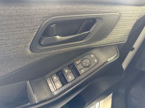 Used 2023 Nissan Rogue S AWD/4WD image 19
