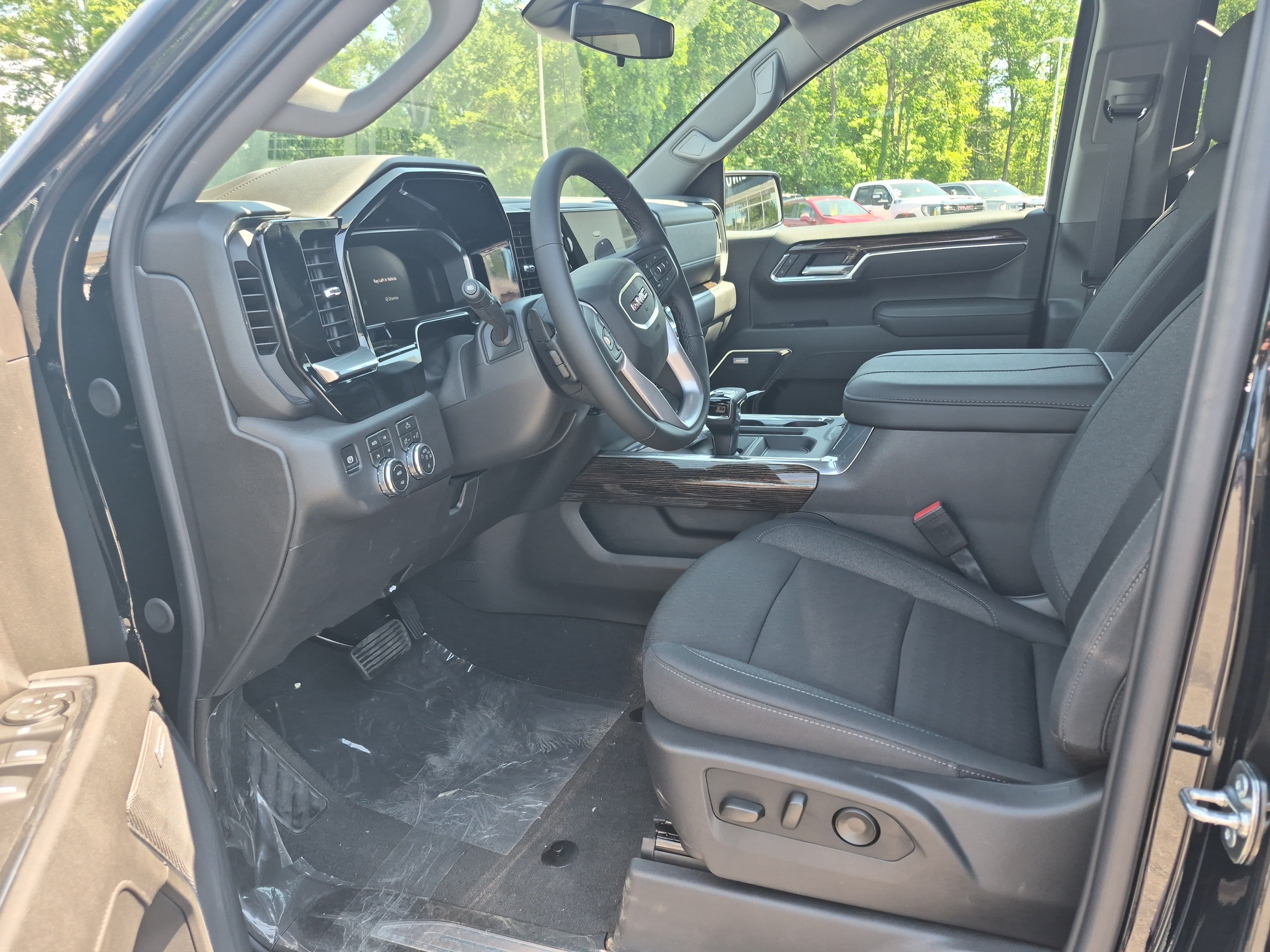 Used 2026 GMC Sierra 1500 Elevation w/ Preferred Package AWD/4WD image 9