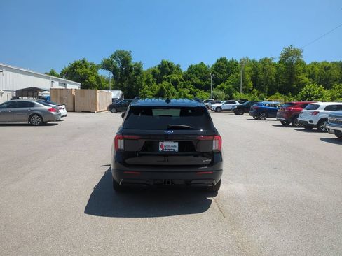 Used 2025 Ford Explorer ST-Line w/ ST-Line Street Pack AWD/4WD image 6