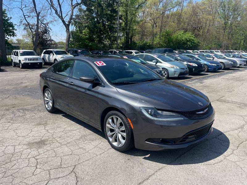 Used 2015 Chrysler 200 S FWD image 3