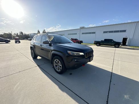 Used 2020 Jeep Cherokee Trailhawk w/ Cold Weather Group AWD/4WD image 14