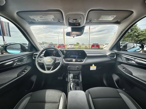 Used 2026 Chevrolet TrailBlazer LS w/ LS Confidence Package FWD image 19
