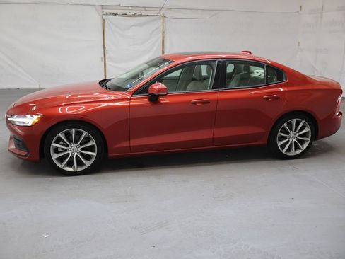 Used 2019 Volvo S60 T5 Momentum w/ Premium Package FWD image 4