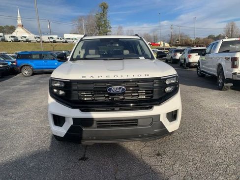 New 2025 Ford Expedition Active image 3