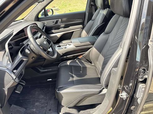 Used 2026 Cadillac Vistiq Platinum w/ LPO, Floor Liner Package AWD/4WD image 6