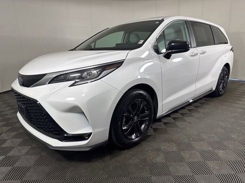 Used 2024 Toyota Sienna XSE AWD/4WD image 8