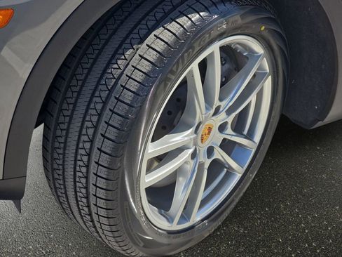 Certified 2023 Porsche Cayenne AWD/4WD image 37