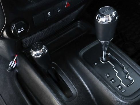 Used 2018 Jeep Wrangler Sport AWD/4WD image 32