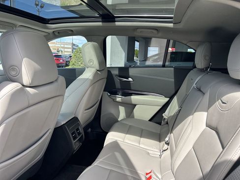 Certified 2023 Cadillac XT4 Luxury w/ Cold Weather Package image 17