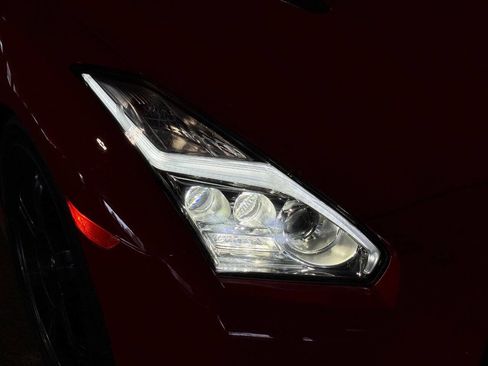 Used 2015 Nissan GT-R Black Edition image 46