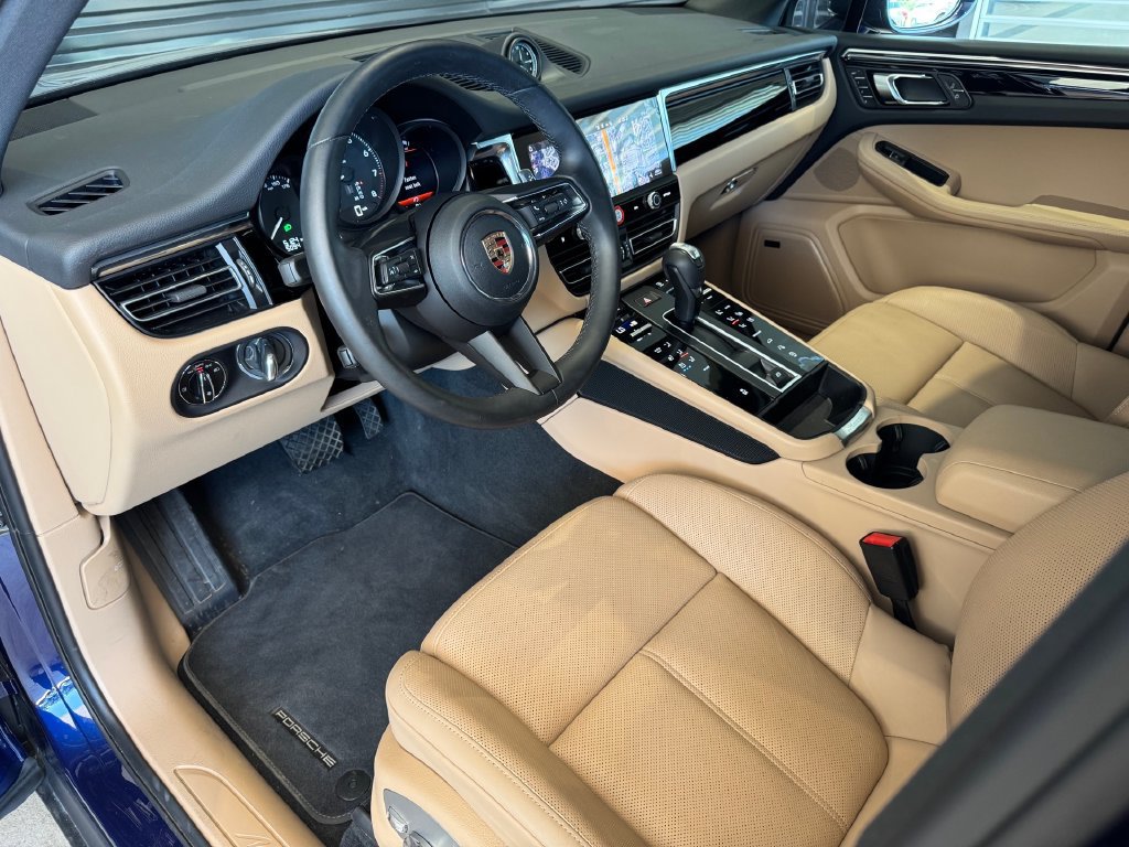 Certified 2026 Porsche Macan AWD/4WD image 4