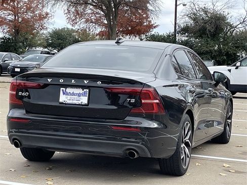 Used 2020 Volvo S60 T5 Momentum image 4