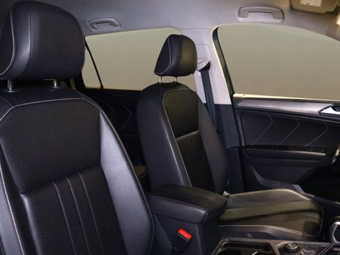 Used 2023 Volkswagen Tiguan SE image 19