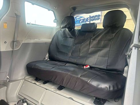 Used 2014 Toyota Sienna LE FWD image 17
