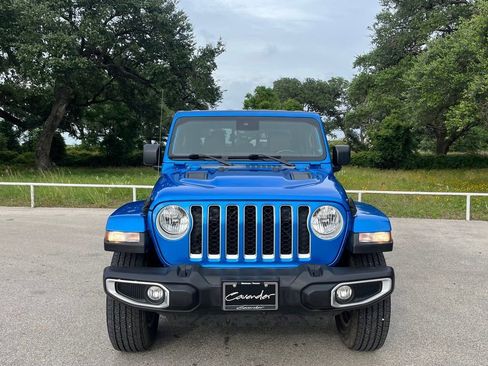 Used 2020 Jeep Gladiator Overland AWD/4WD image 2