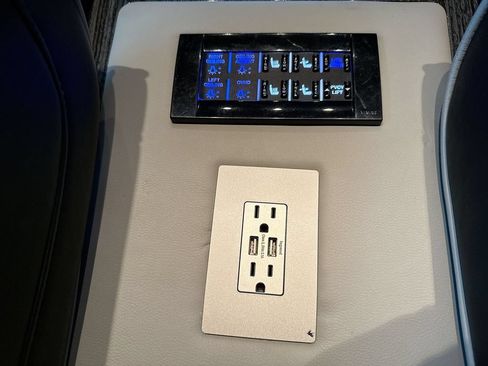 Used 2016 Mercedes-Benz Sprinter 3500 image 32
