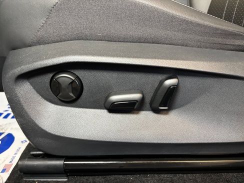 Used 2024 Volkswagen Tiguan SE image 22