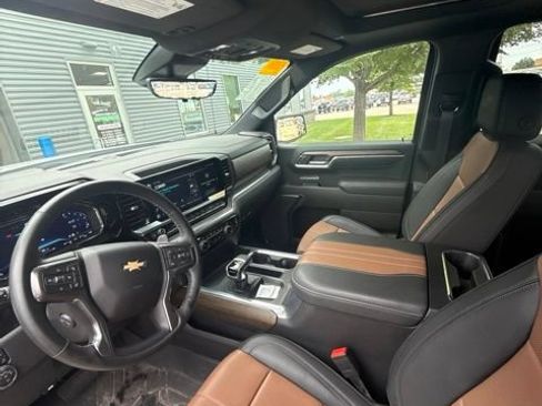 Used 2025 Chevrolet Silverado 1500 High Country w/ Technology Package AWD/4WD image 11