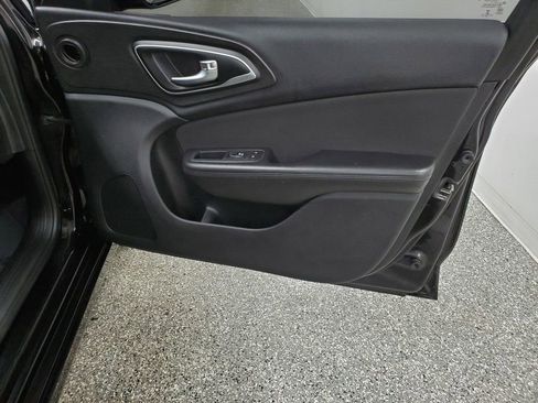 Used 2015 Chrysler 200 Limited image 18