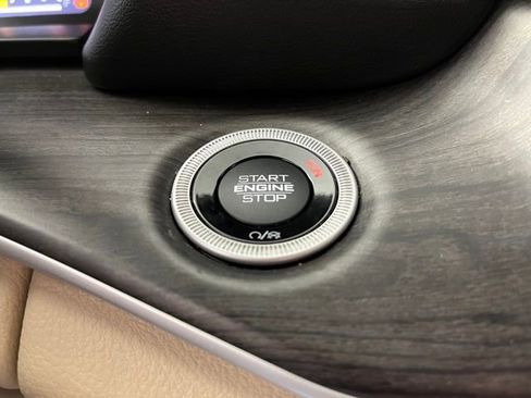 Used 2023 Jeep Grand Cherokee Limited image 21