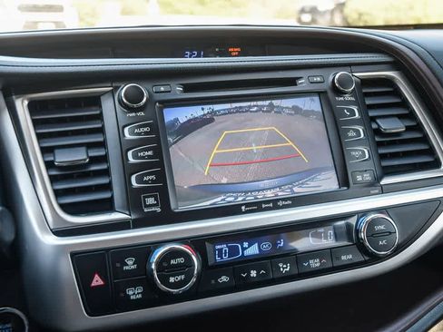 Used 2019 Toyota Highlander Limited AWD/4WD image 22
