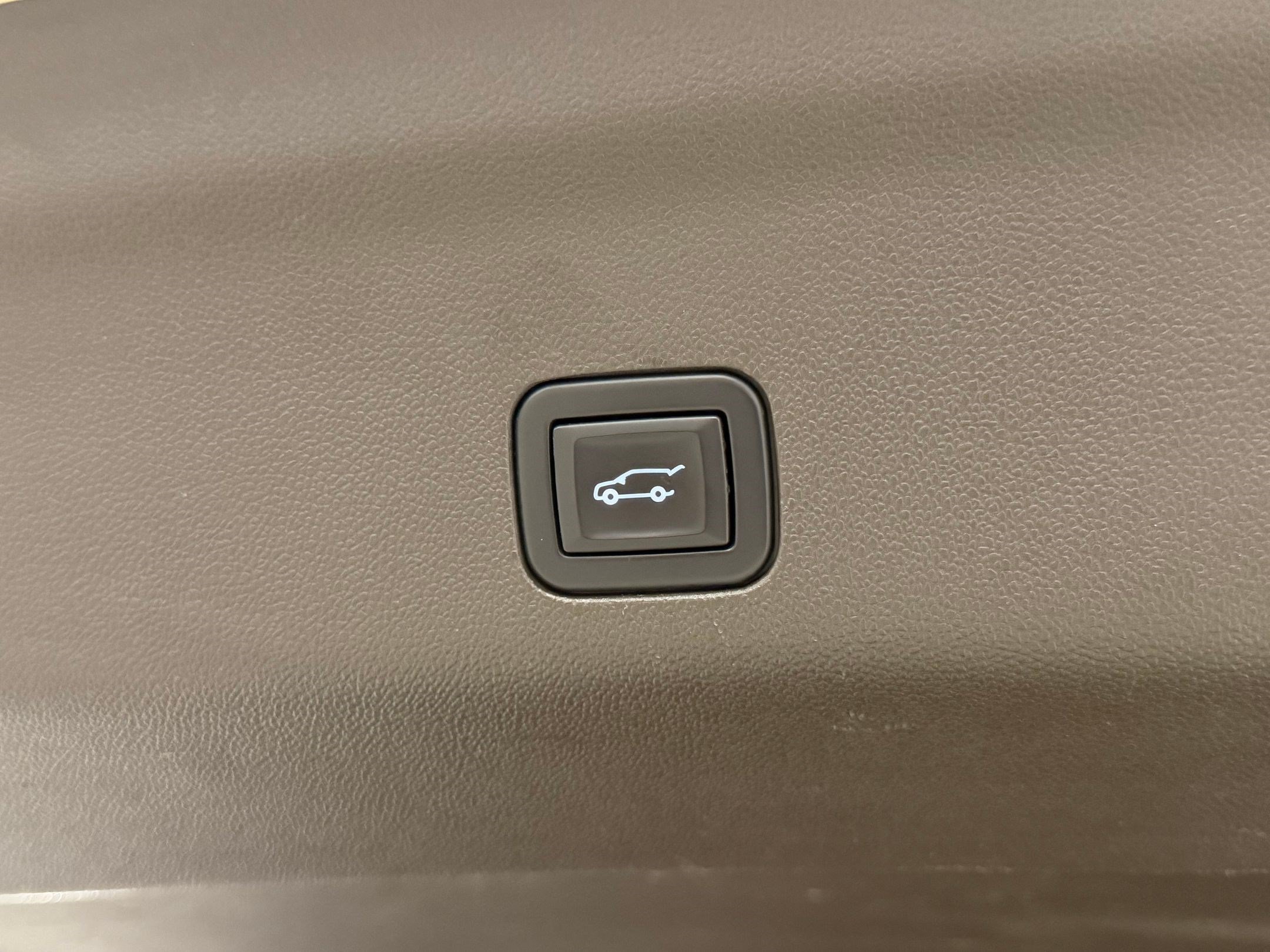 Used 2021 Cadillac Escalade ESV Premium Luxury w/ Driver Assist Tech Package AWD/4WD image 28